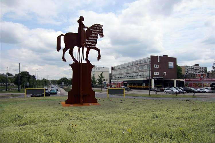 Cor-ten stalen ruiterbeeld van Coen de Jong voor Schiedam.