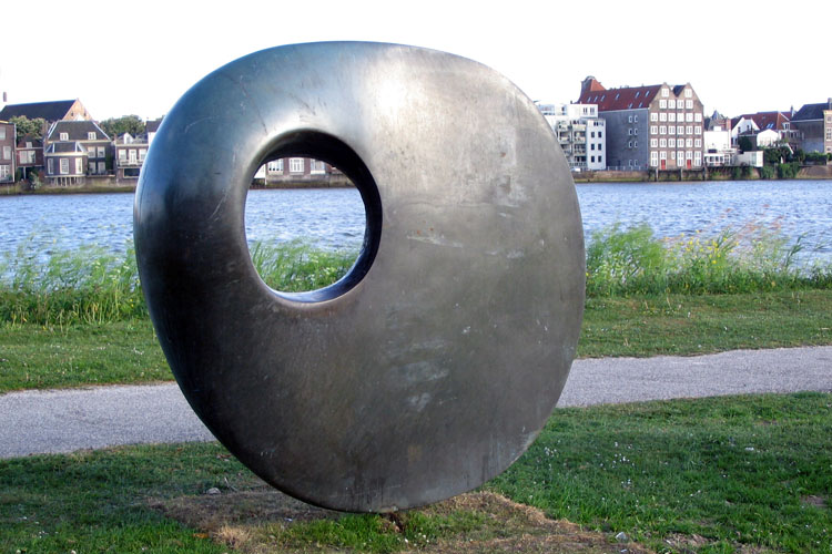 Bronzen beeld van Lucien den Arend - opgesteld in OPAM, Beeldenpark Drechtoevers tegenover Dordrecht langs de rivier de Oude Maas.