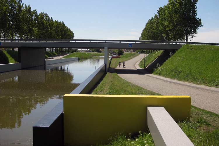 "orthogonale constructie" Schilderwerk brug te Dirksland van Lucien den Arend - restauratie en onderhoud.