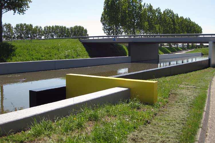 "orthogonale constructie" Schilderwerk brug te Dirksland van Lucien den Arend - restauratie en onderhoud.