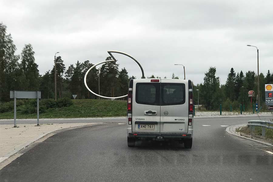 rvs plastiek op de rotonde van Kangasniemi, Finland.