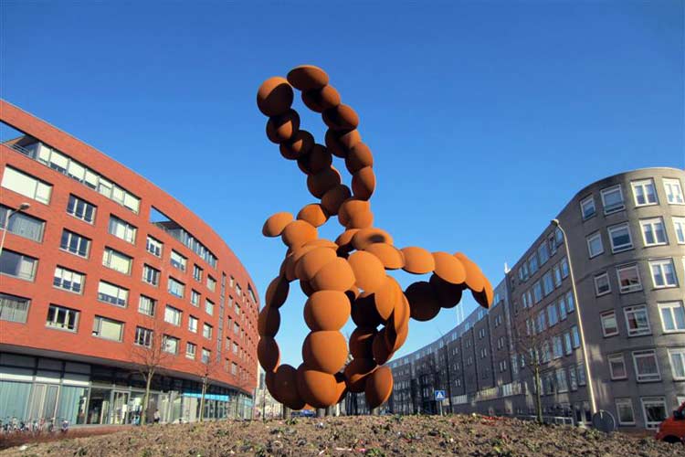 Pieter Obels, "cumulus" beeld rotonde Spijkenisse.