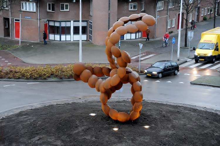 Pieter Obels, "cumulus" beeld rotonde Spijkenisse.