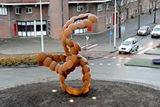 Pieter Obels, "cumulus" beeld rotonde Spijkenisse.