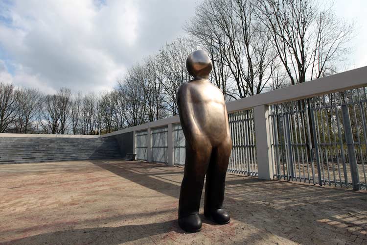 Ram Katzir  het kunstwerk, "grow", van Ram Katzir voor de Kromhout Kazerne te Utrecht.