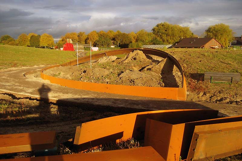 "De samenloop" heet het landschapskunswerk van Paul de Kort.