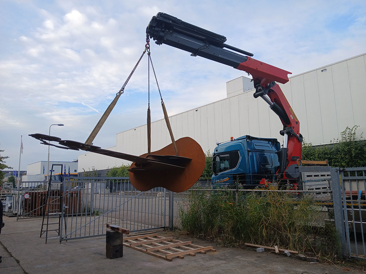 'Meta'- Cor-ten stalen beeld van Mieke de Waal in Meteren.