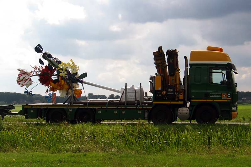 "bloemstuk de Bredenhorst" een beeld in Heino van Linda Nieuwstad in opdracht van het Kunstenlab in Deventer.