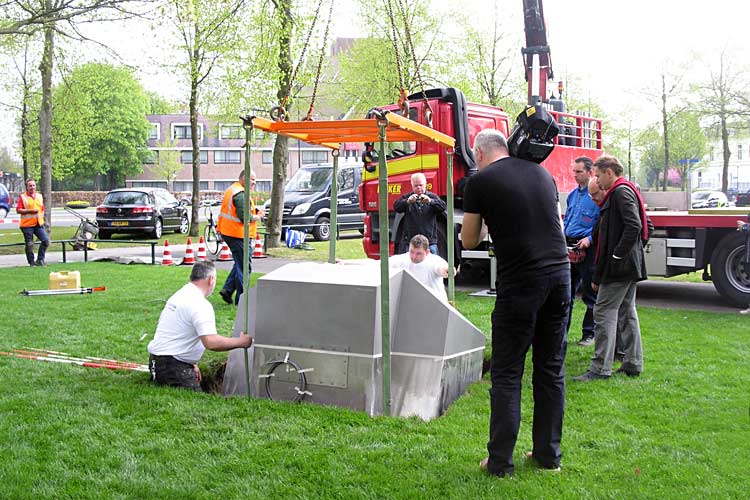 30-04-2009 monument in Apeldoorn