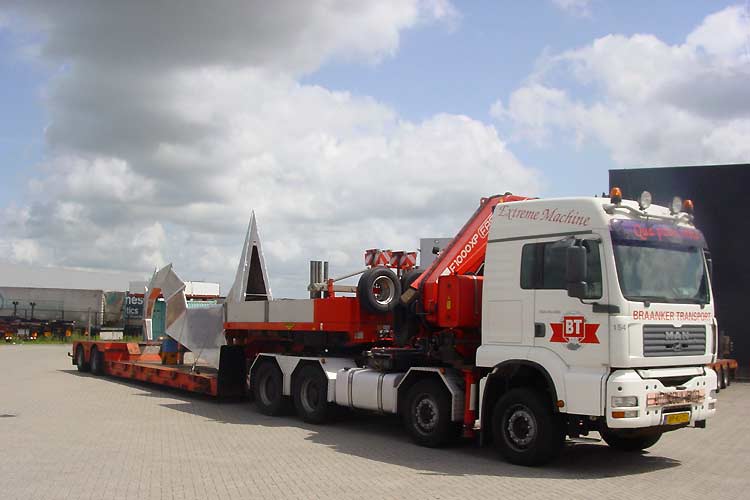 Transport aluminium beeld van Merel Holleboom - aluminium beeld - KEMA, Arnhem.