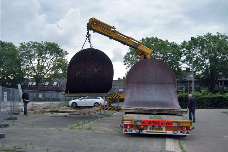 2012 - opslag en herplaatsing cor-ten stalen kunstwerk van Lucien den Arend vanuit Utrecht-Zuilen.