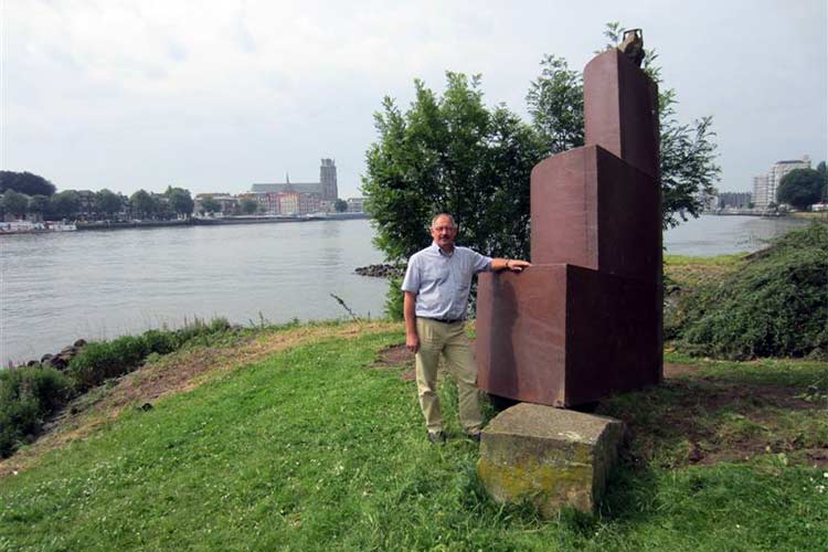 2012 - opslag en herplaatsing cor-ten stalen kunstwerk van Lucien den Arend vanuit Utrecht-Zuilen.