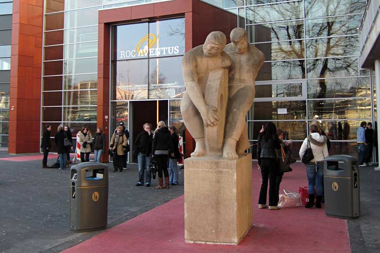 verplaatsing en restauratie van het beeld “Mens en Techniek” van Jannie Boukje Kruijer-Ducro - Apeldoorn