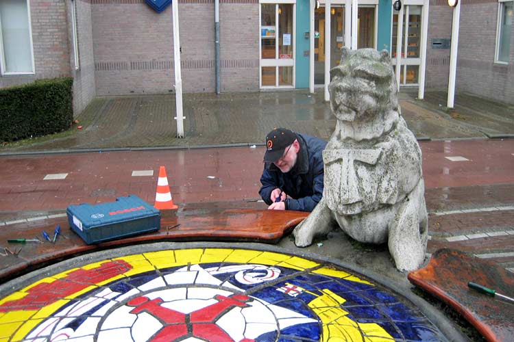 De “Bank van Torbay” van Donald A.E. Duk - onderhoud en het vervangen van de zitelementen.