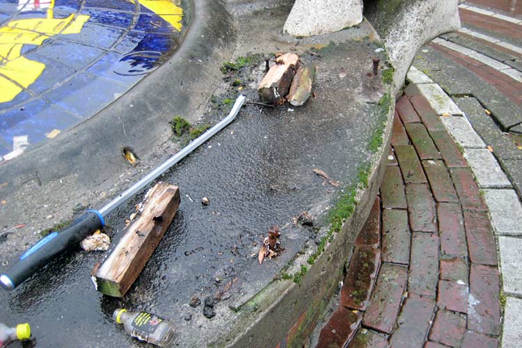 De “Bank van Torbay” van Donald A.E. Duk - onderhoud en het vervangen van de zitelementen.