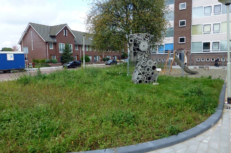 Herplaatsing staalplastiek te Gorkum - onderhoud en herstel kunstwerken - beeldende kunst - onderhoud kunst in de openbare ruimte - SEGNO d'ARTE.