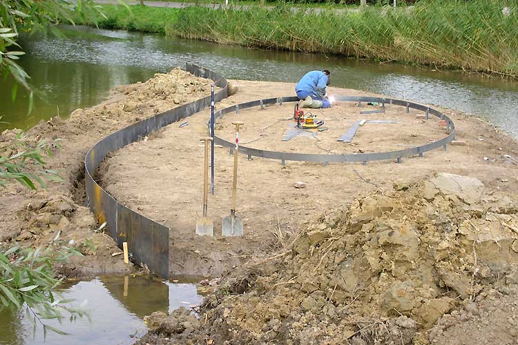 Tol Eiland te Vleuten (Utrecht) van Beeldend kunstenaar Paul De Kort - beelden uitgevoerd door Segno d'Arte.