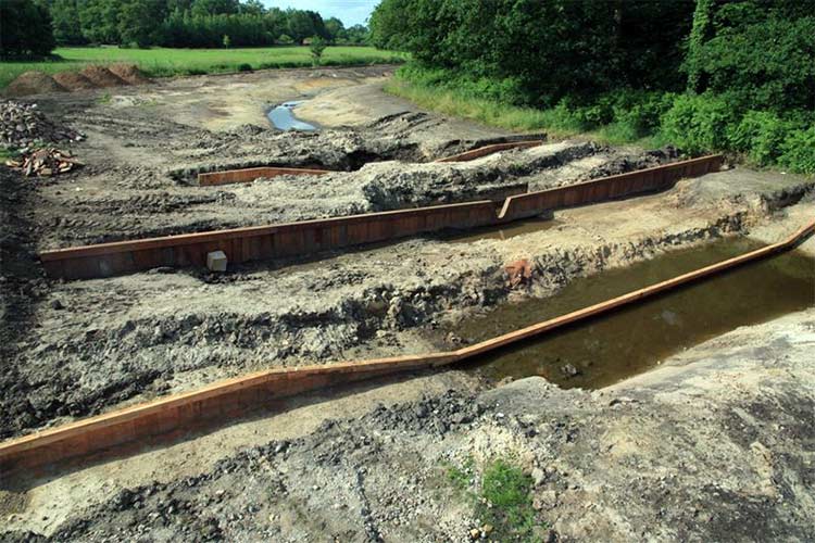 UITVOERING Trechteren - Smalenbroekbeek - kunstenaar Paul de Kort het water kunstwerk TRECHTEREN ontworpen.