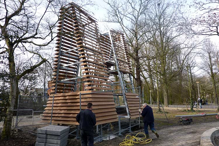 Speeltoestellen in uitvoering in het Vondelpark te Amsterdam - van bureau Carve.