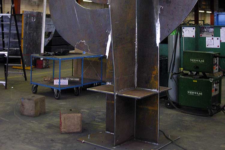 Uitvoering stalen beeld van Klaas Gubbels in staal.