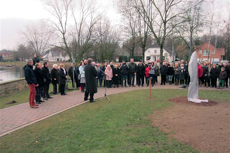  Een beeld van Renata Berk onthuld in de Gemeente Ankum (Duitsland)