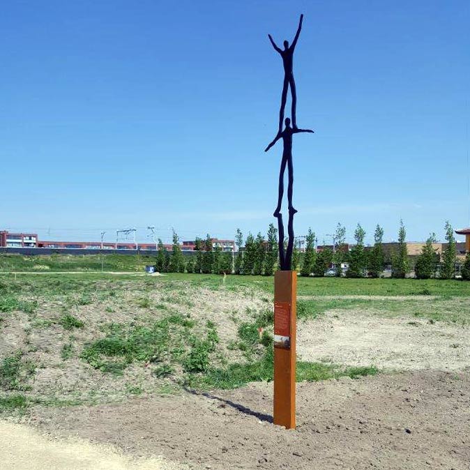 Voltooid stalen kunstwerk van Iris Le Rütte in Almere.